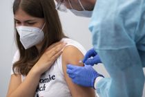 Flere unge bliver dårlige efter vaccination