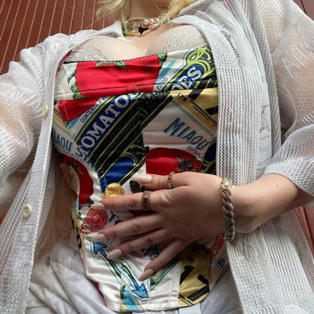 Den 19-årige amerikanske superstjerne Billie Eilish har delt en række nye, udfordrende billeder. Foto: Instagram