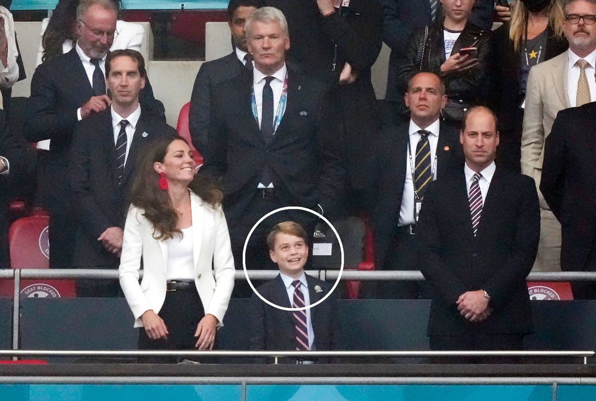 Hvem synes du, at prins William og hertuginde Kates søn, prins George, ligner mest?