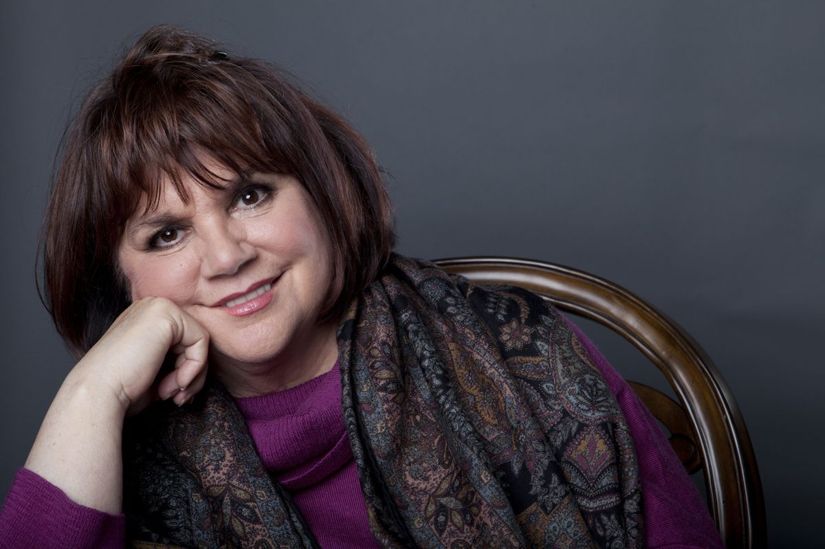 Linda Ronstadt blev i 2014 æret med "National Medal of Arts", som blev overrakt at den daværende amerikanske præsident, Barack Obama. 15. juli kan hun fejre sin 75-års fødselsdag.