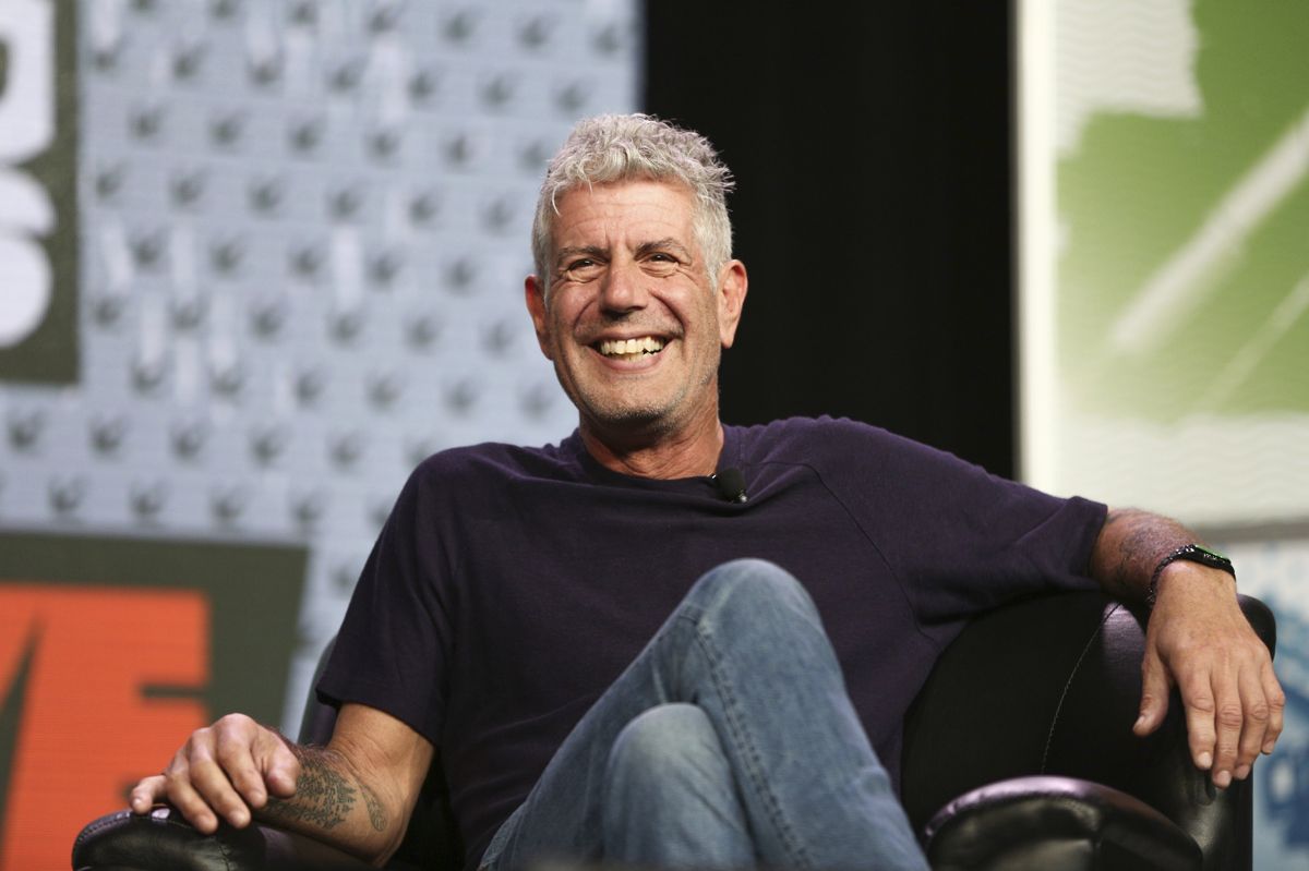 Anthony Bourdain blev udlært som kok i 1978 og arbejdede på forskellige restauranter, inden han for alvor blev verdenskendt i 2000, da han udgav bogen "Kitchen Confidential: Adventures in the Culinary Underbelly". (Arkivfoto.)