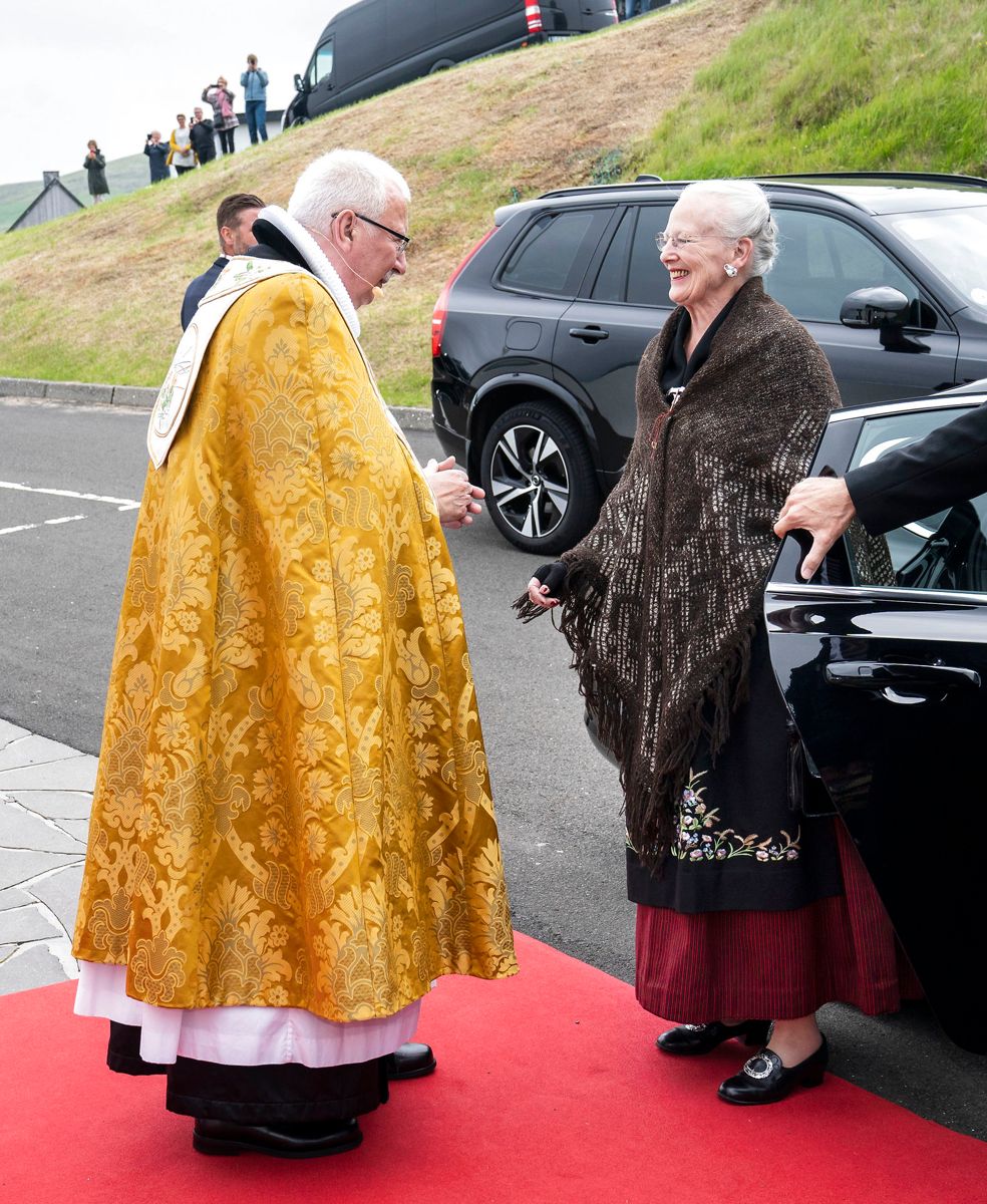 Dronning Margrethe besøger Færøerne. Her ankommer hun til gudstjeneste i Fríðrikskirkjan, Nes, søndag den 18. juli 2021. (Foto: Hanne Juul HANNE JUUL/Scanpix 2021)