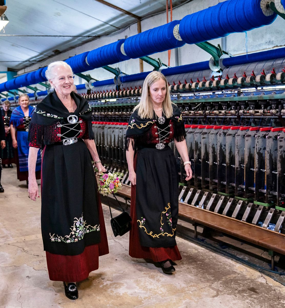 Dronning Margrethe besøger Færøerne søndag den 18. juli 2021. Her besøger hun familevirksomheden Snældan. (Foto: Hanne Juul HANNE JUUL/Ritzau Scanpix)