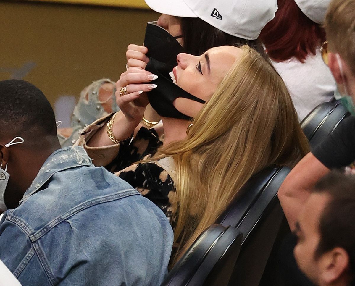 Adele ses her grinende sammen med Rich Paul. Foto: Ronald Martinez/Getty Images/AFP/Ritzau Scanpix