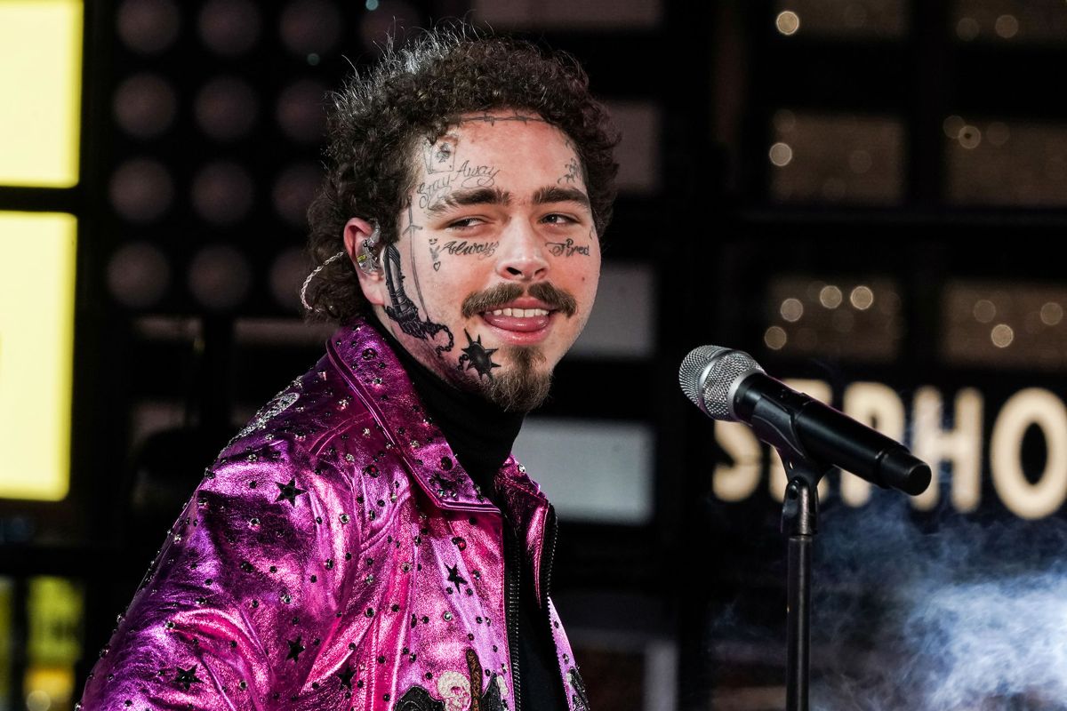 Nummer 2: Post Malone nåede at turnere i dele af 2020 - og sammenholdt med at være et af de varmeste navne på streamingtjenesterne, så fik den tatoverede rapper tjent 146,2 millioner kroner. Foto: REUTERS/Jeenah Moon/Ritzau Scanpix
