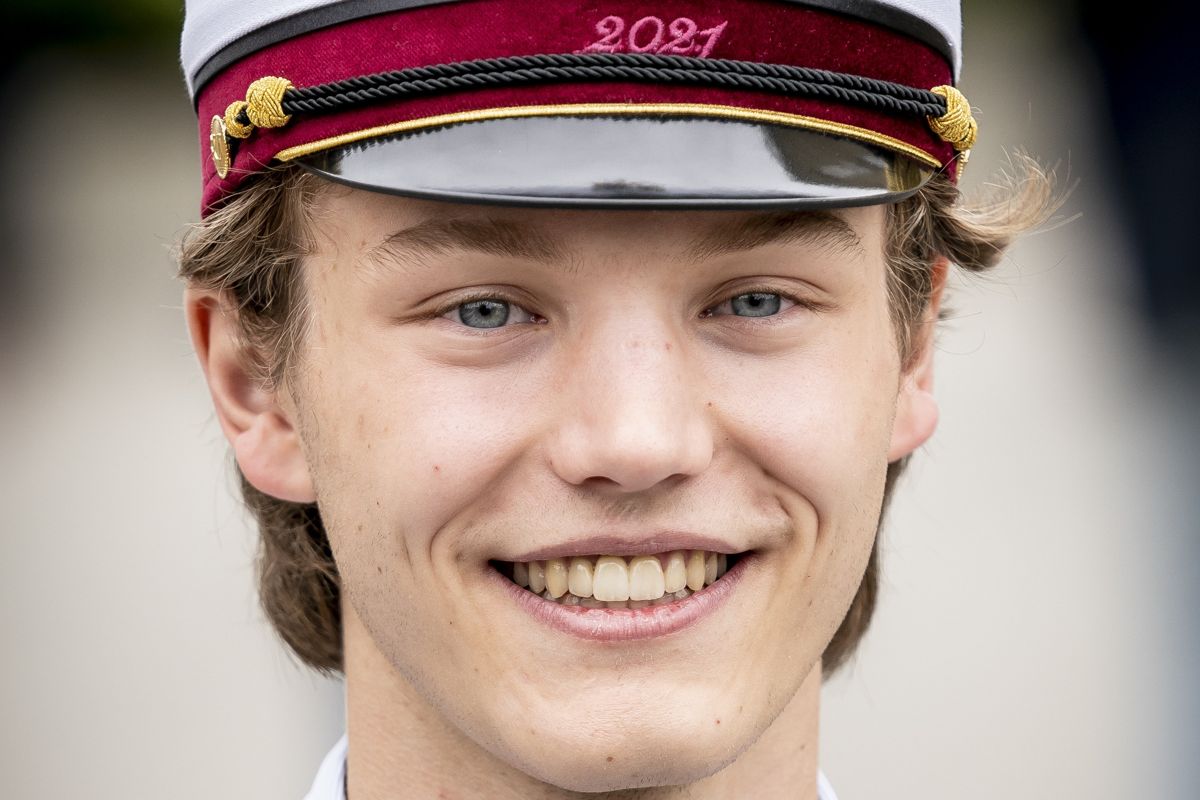 Prins Felix fylder 19 år 22. juli. I juni blev prinsen, der er yngste søn af prins Joachim og grevinde Alexandra, student fra Gammel Hellerup Gymnasium. Prinsen begynder i militærtjeneste efter sommerferien.