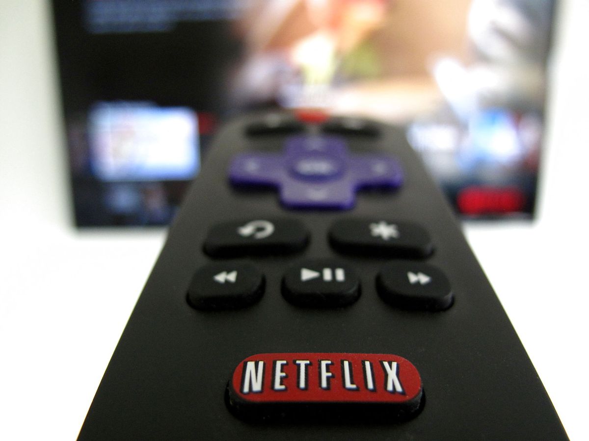Netflix-knappen er blevet brugt flittigt selv i sommervarmen. Foto: REUTERS/Mike Blake