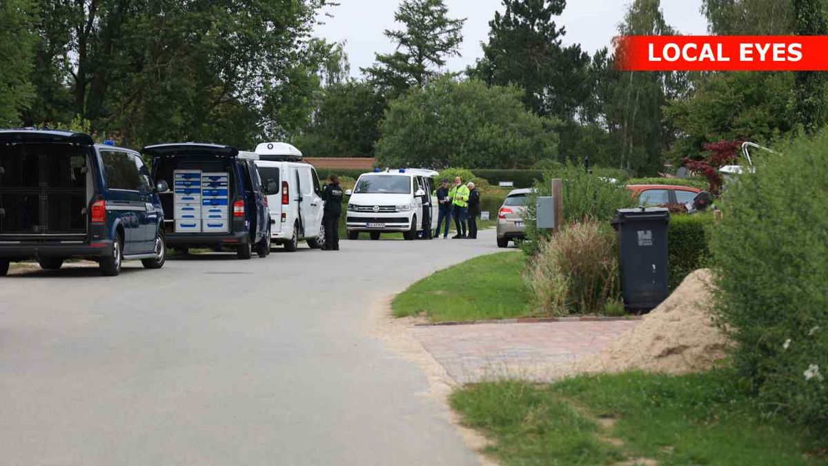 Politiet er massivt til stede med efterforskere på gerningsstedet.