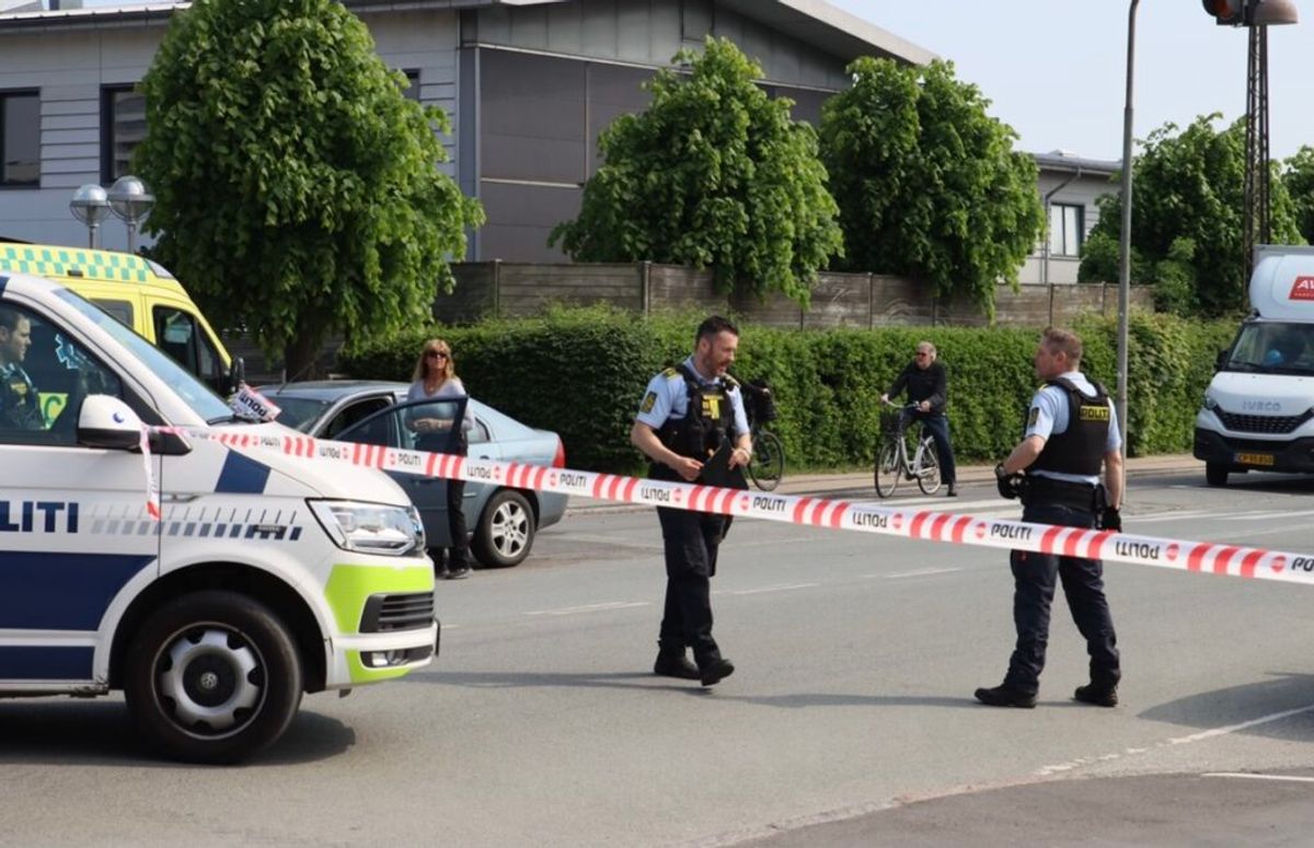 Sydsjællands og Lolland-Falsters Politi har onsdag eftermiddag skudt en mand i maven. Det er sket i Dannemare på Lolland, hvor området omkring Jørgen C. Pedersensvej er spærret af. Foto: presse-fotos.dk