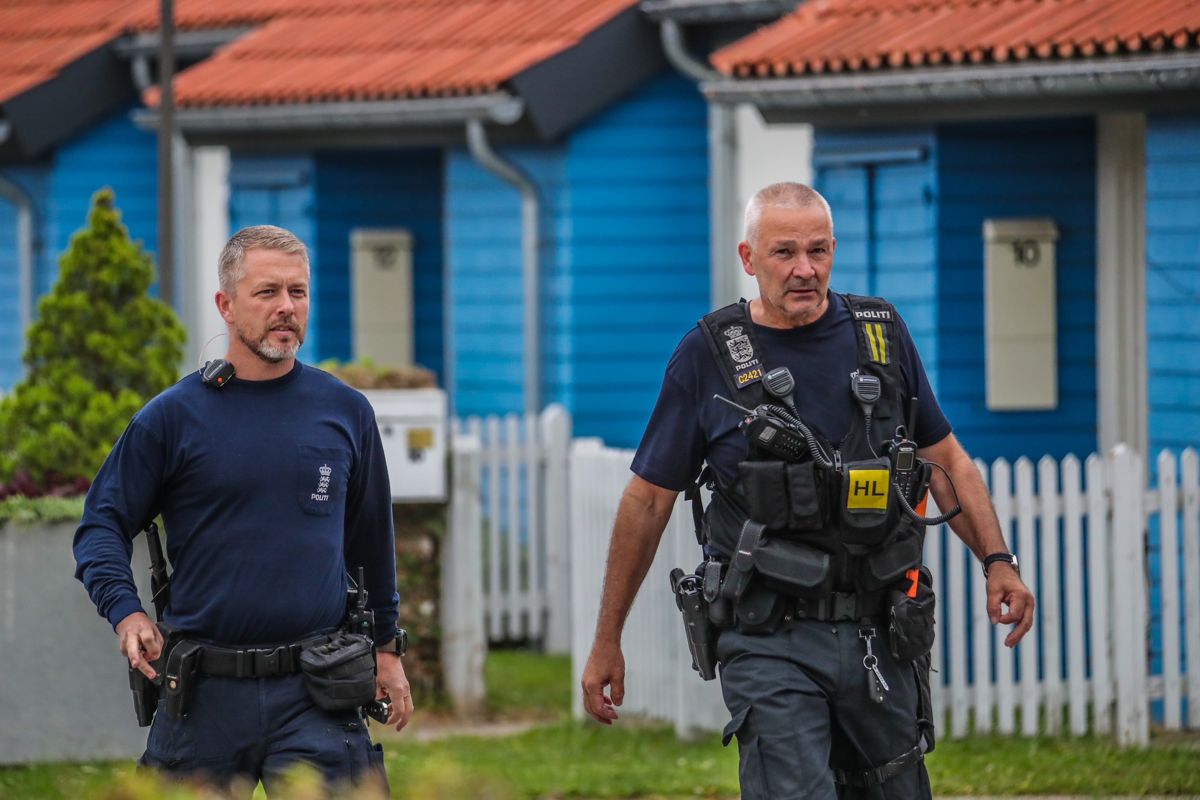 Politiet mødte talstærkt op efter anmeldelsen. Foto: Presse-fotos.dk