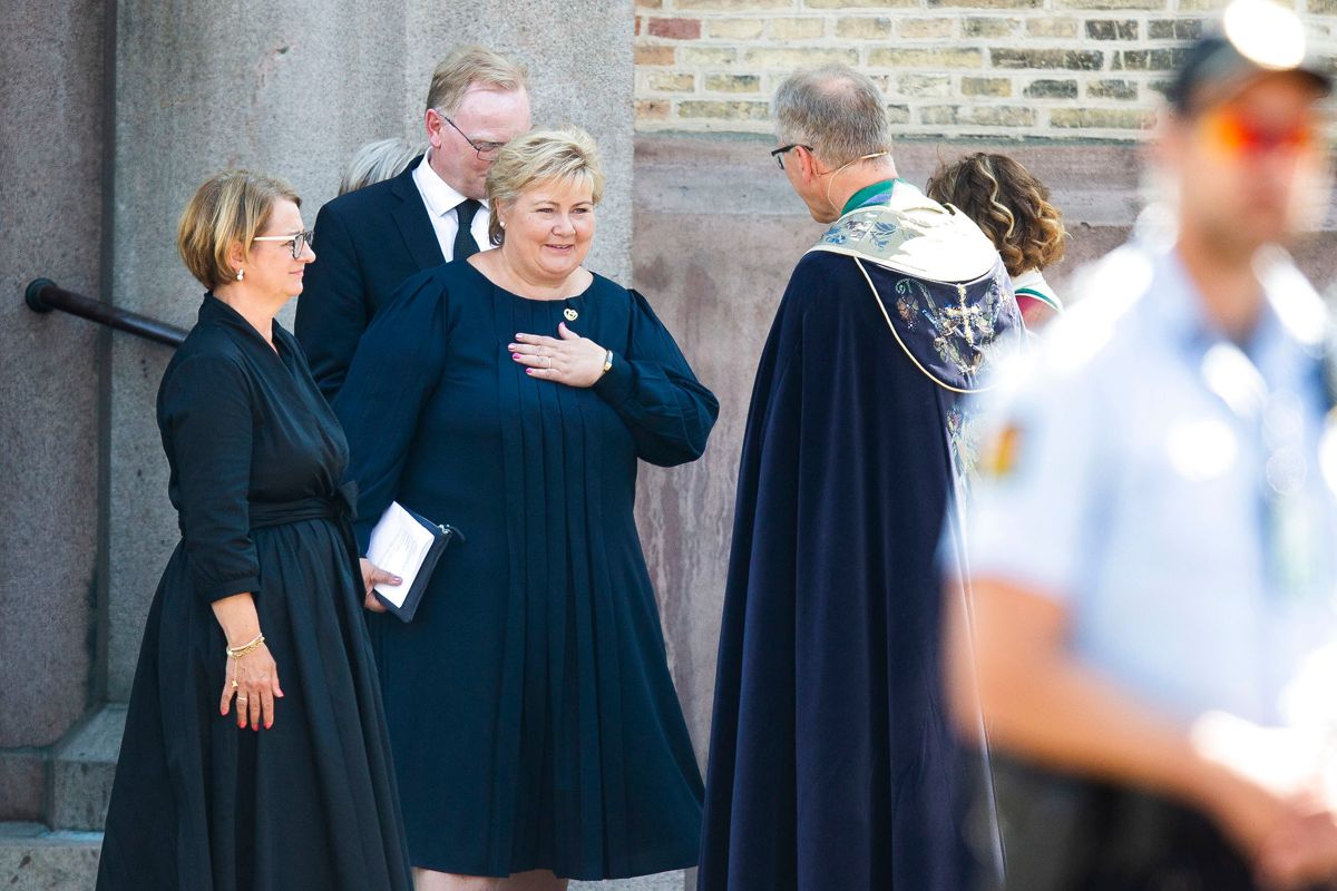 Erna Solberg efter gudstjenesten i Oslo domkirke. Foto: Trond Reidar Teigen / NTB