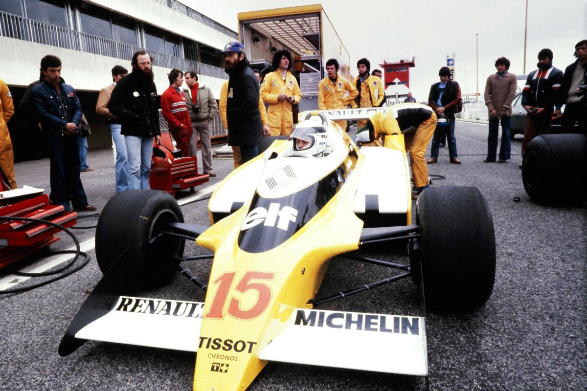 Jean-Pierre Jaussaud vandt Le Mans to gange, i 1978 og 1980. Dette billede af ham og Renault-bilen er fra 1979. Foto: Gerard FOUET / AFP