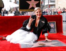 Raser over bøde for manglende bikinitrusser