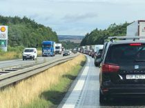 Lang kø på motorvej