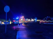 Bil i brand: Fire unge kvæstet i frontalt sammenstød