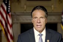 Han tog mig på brysterne