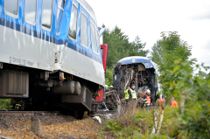 Tre døde i voldsom togulykke