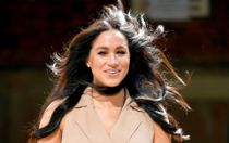 Venindetatovering og Harry som jonglør i video