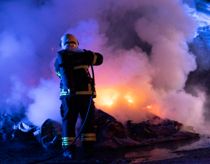 Campingvogn i flammer