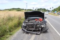 Brager sammen ved afkørsel