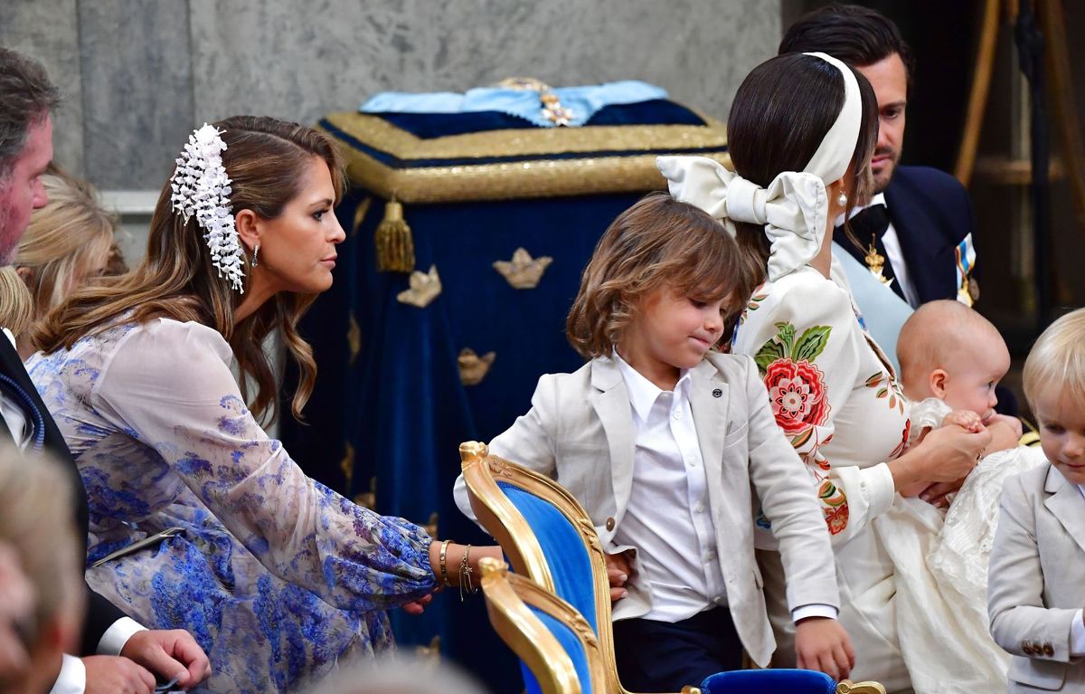 Prinsesse Madeleine har sit hyr med at holde styr på sine to nevøer, prins Alexander og prins Gabriel. Foto: 10030 Jonas Ekströmer/TT/Ritzau Scanpix