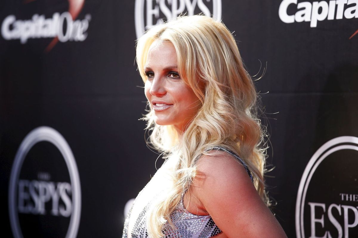 Britney Spears optræde nu igen halvnøgen i et opslag på Instagram.