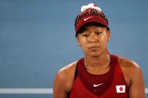 I tårer under pressemøde