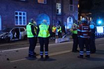 To biler og fire personer i ulykke