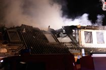 Voldsom brand: Tre undslap flammerne