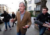 Her deler datter nøgenbillede