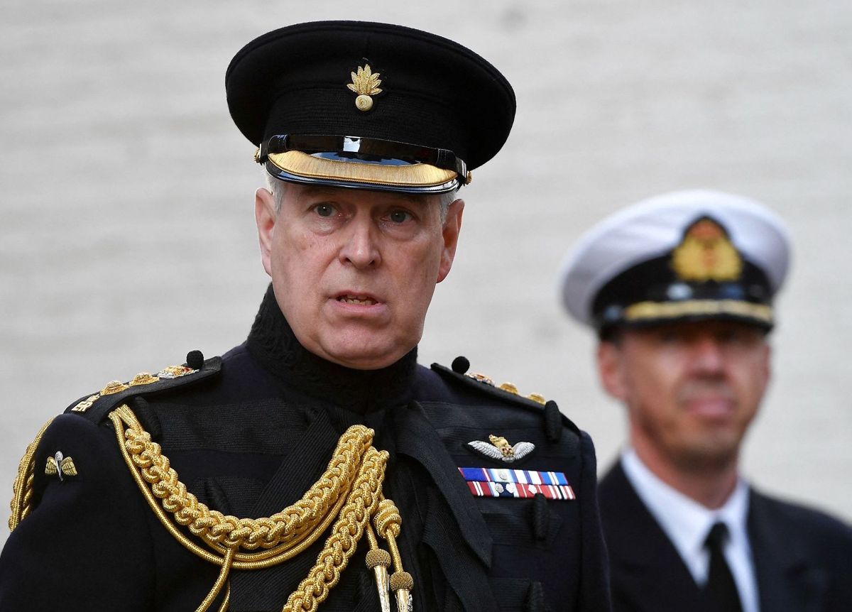 Trods de anklager, der er rettet imod ham, har dronning Elizabeth ingen planer om at tage titlen af æresoberst i the Grenadier Guards fra prins Andrew.