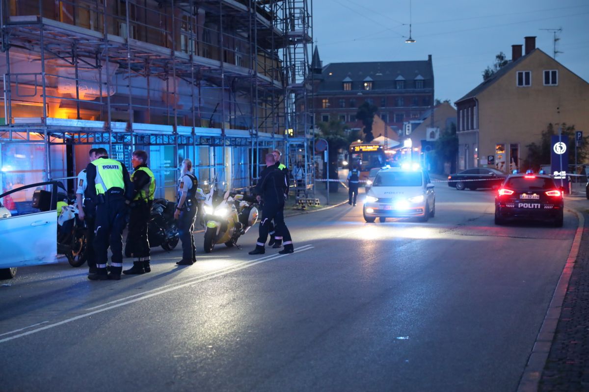 Politiet søger nu vidner til hændelsen. Ifølge vagtchefen er der tale om en hvid Skoda.
