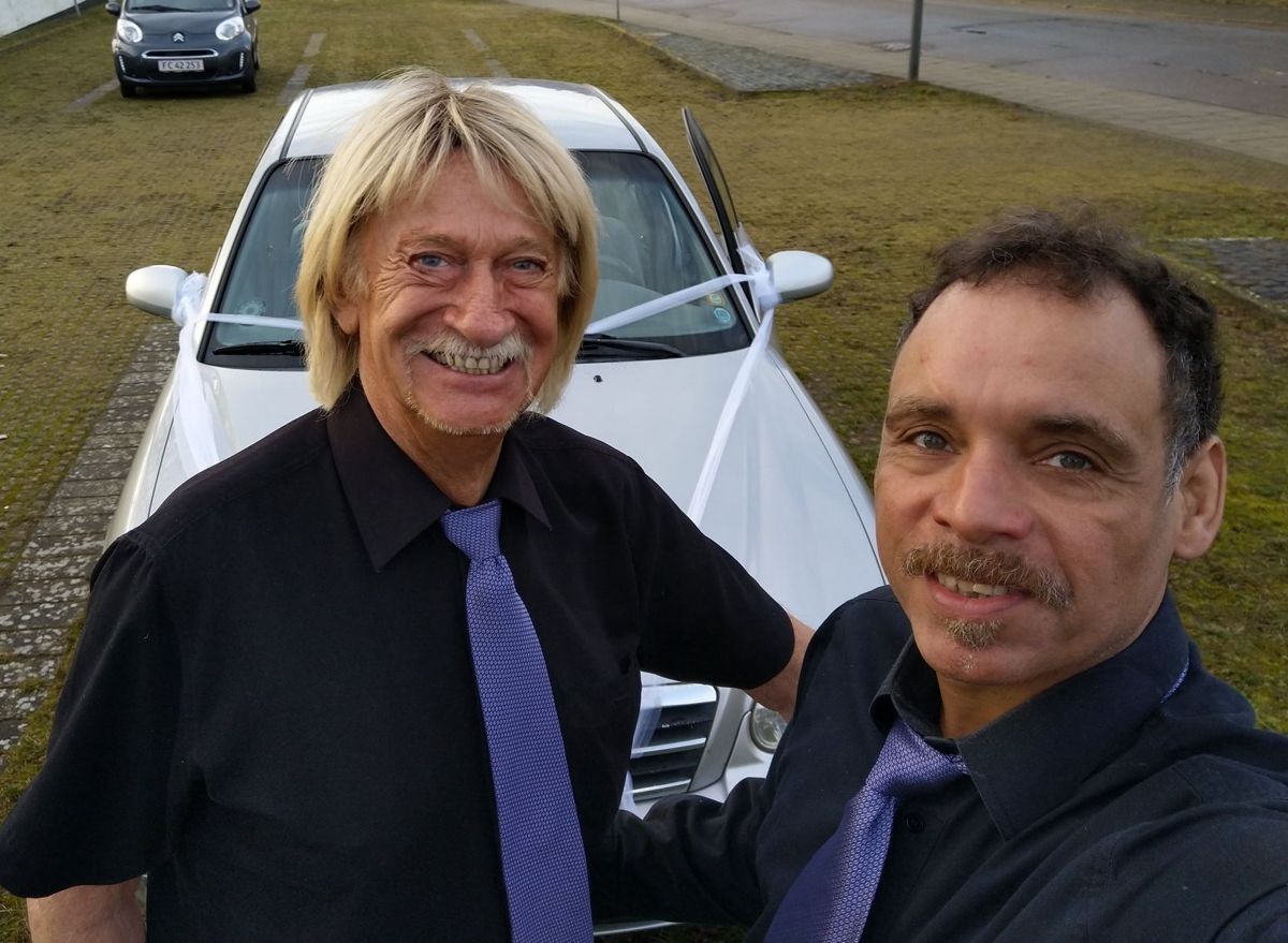 Chris og Manuel blev gift i 2019, men bor ikke sammen.