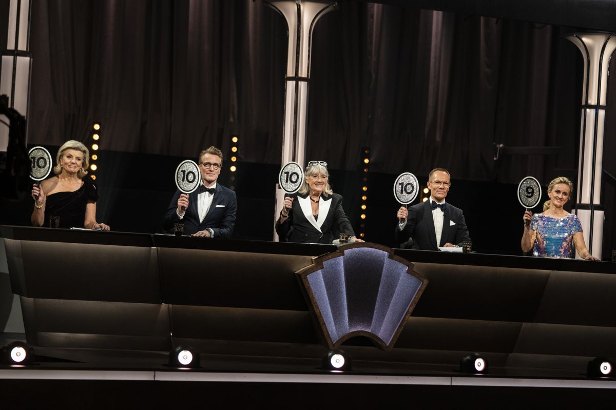 Anne Laxholm, Nikolaj Hübbe, Britt Bendixen, Jens Werner og Marianne Eihilt skal endnu en gang finde karakterskiltene frem i "Vild med dans". (Arkivfoto)