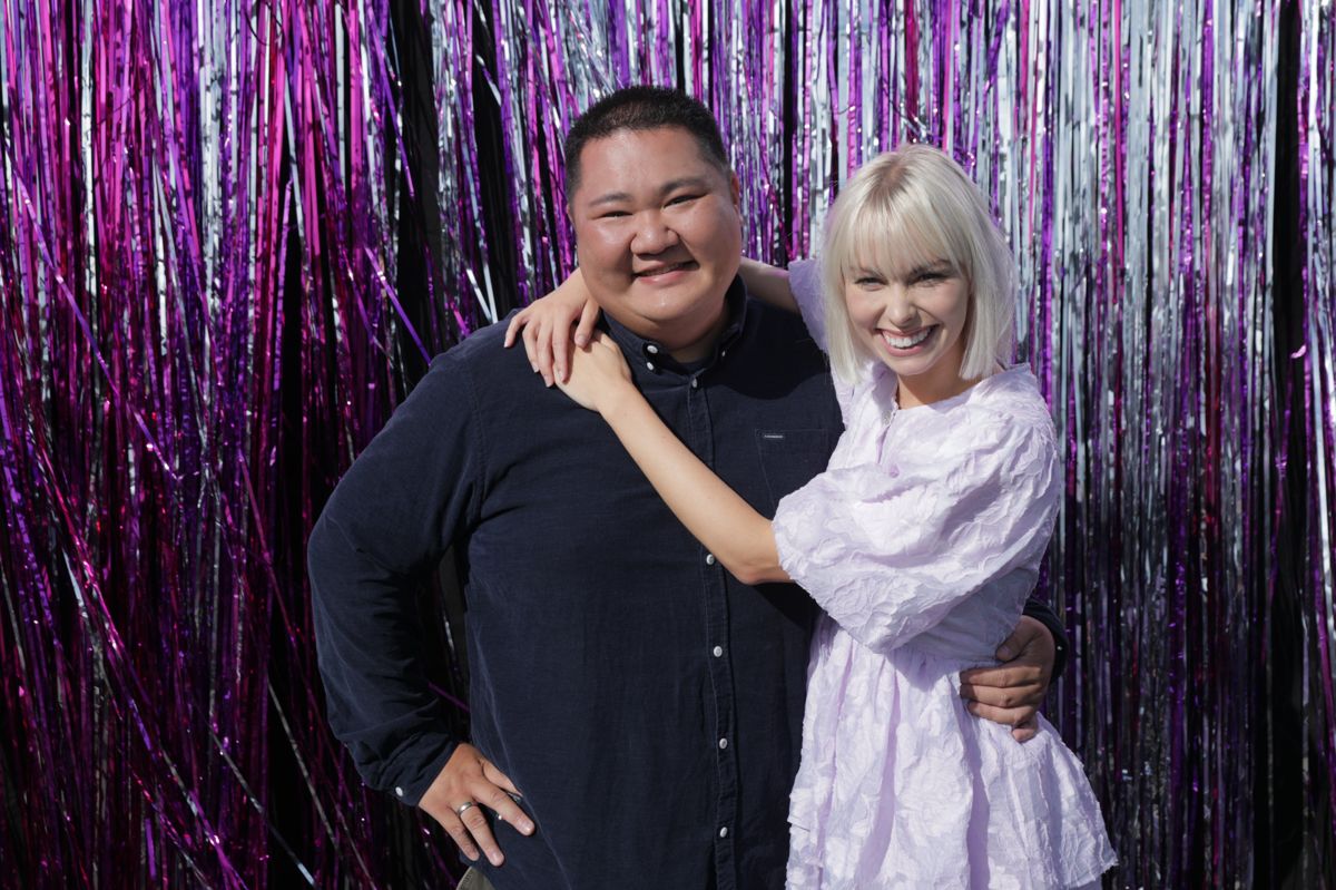 Tilbage i 2015 nåede den kagekyndige Micki Cheng hele vejen til finalen i DR-programmet "Den Store Bagedyst" med sine imponerende kagekreationer. Det er den ottende sæson for den professionelle danser Jenna Bagge. Sidste år dansede hun med Albert Rosin Harson, som hun nu er blevet kærester med.