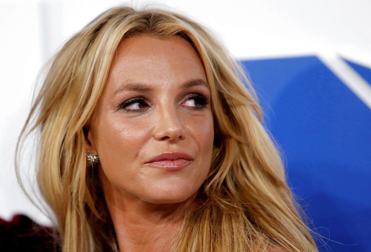 Britney Spears slipper for sigtelse efter en påstået voldsepisode mod en kvindelig ansat.. En dommer mener simpelthen ikke, at der er beviser nok i sagen.