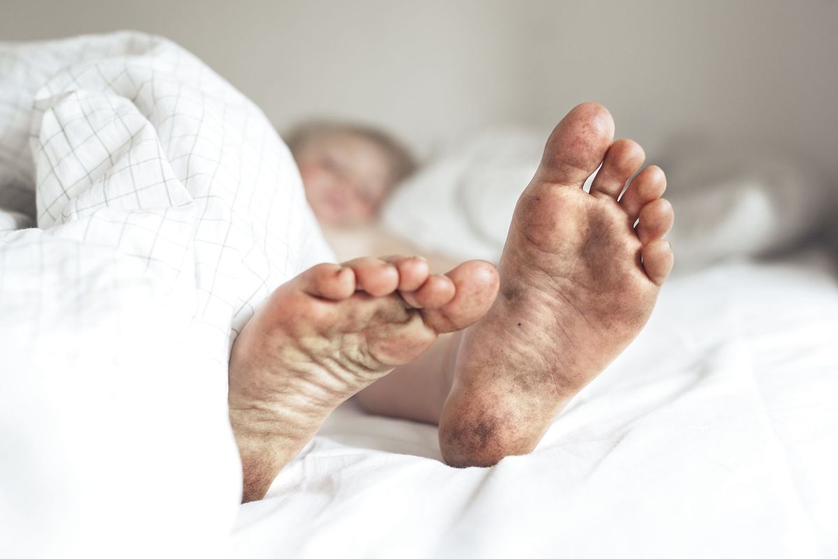 Hvis du er typen, der sveder meget, når du sover. Eller sover nøgen eller har sex, så gør du din seng meget mere beskidt – og derfor skal du skifte lagen oftere. Foto: Johner Images / Ritzau Scanpix JOHNER IMAGES