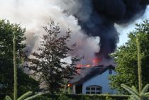 Voldsom brand i ejendom