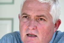 Han blander sig stadig