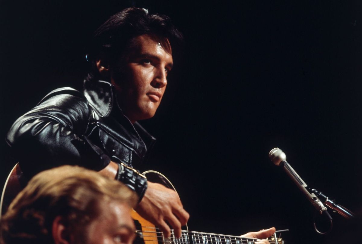 Elvis Presley med de kostbare lokker ses her ved en koncert i New York i december 1968.