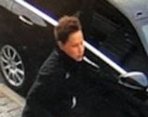 Efterlyser dreng med pistol