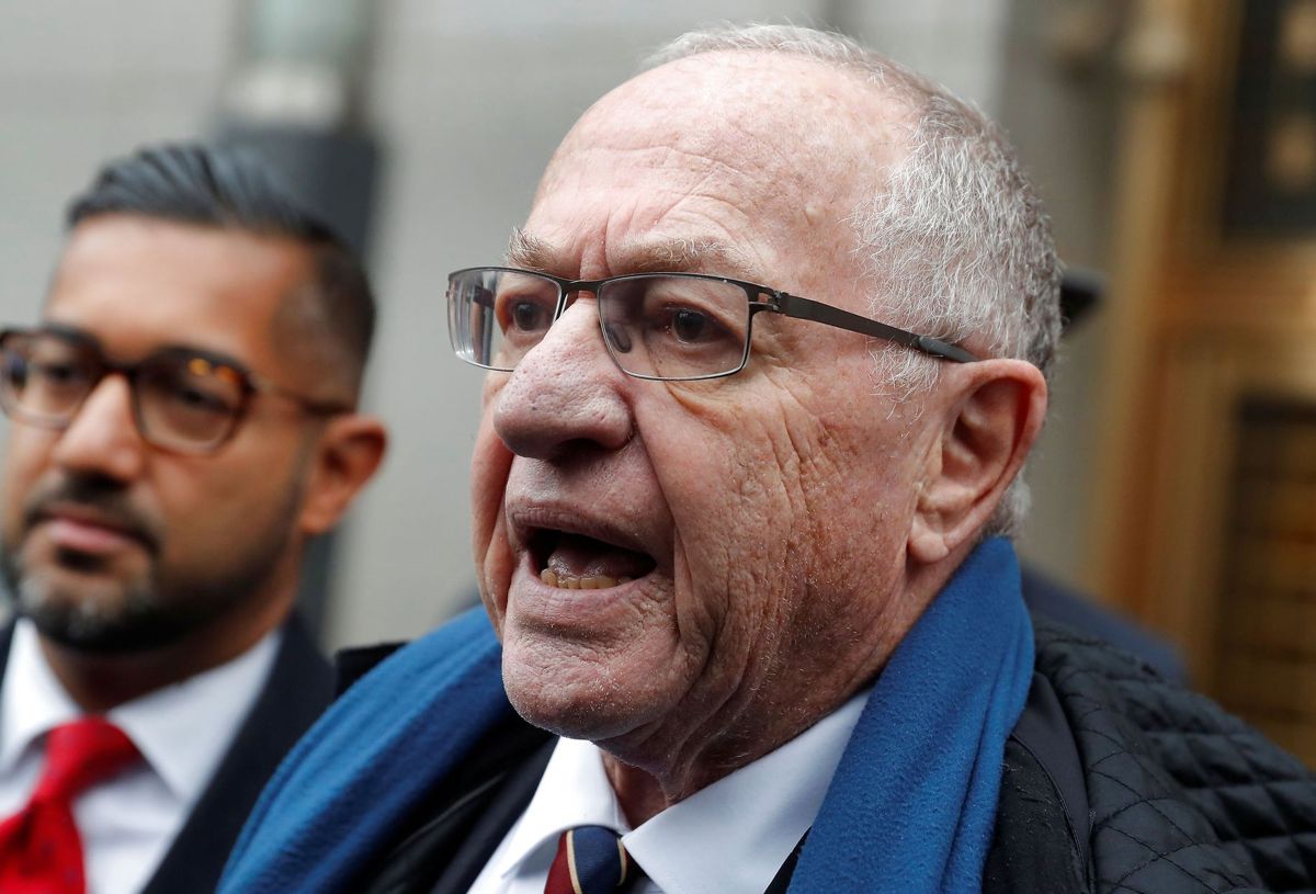 Juraprofessor og topadvokat Alan Dershowitz forsøger nu at komme prins Andrew til undsætning i sex-sag.