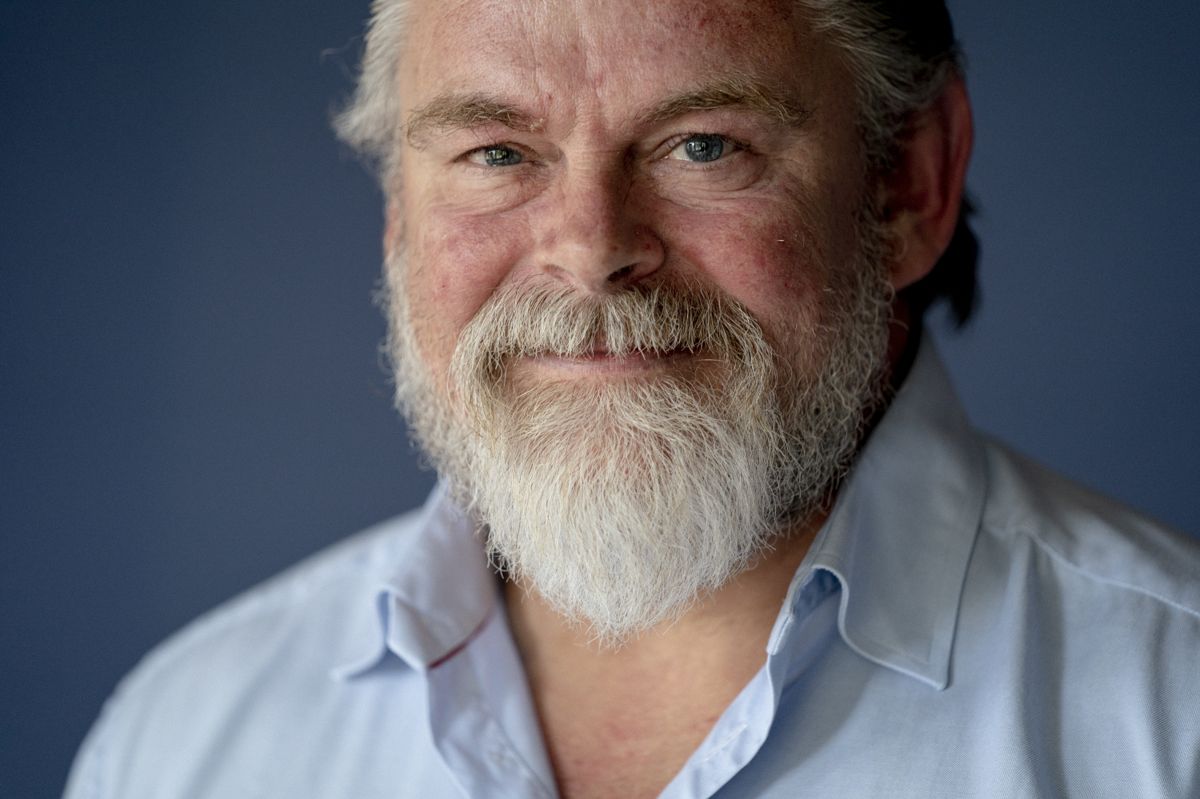 Næste år fylder skuespiller og sanger Stig Rossen 60 år - og han har ingen planer om at drosle ned.