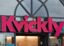 Mand smed tøjet i dametøjsafdelingen