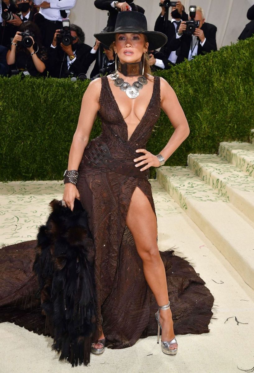 Jennifer Lopez ankommer i 'western-look'.