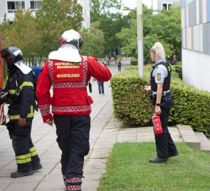 Ung kvinde redder mand ud af brændende lejlighed
