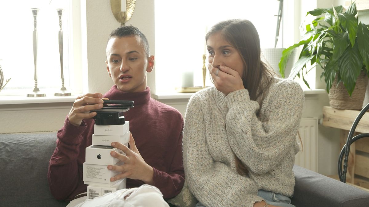Salim har brændt 65.000 kroner af på nye telefoner.