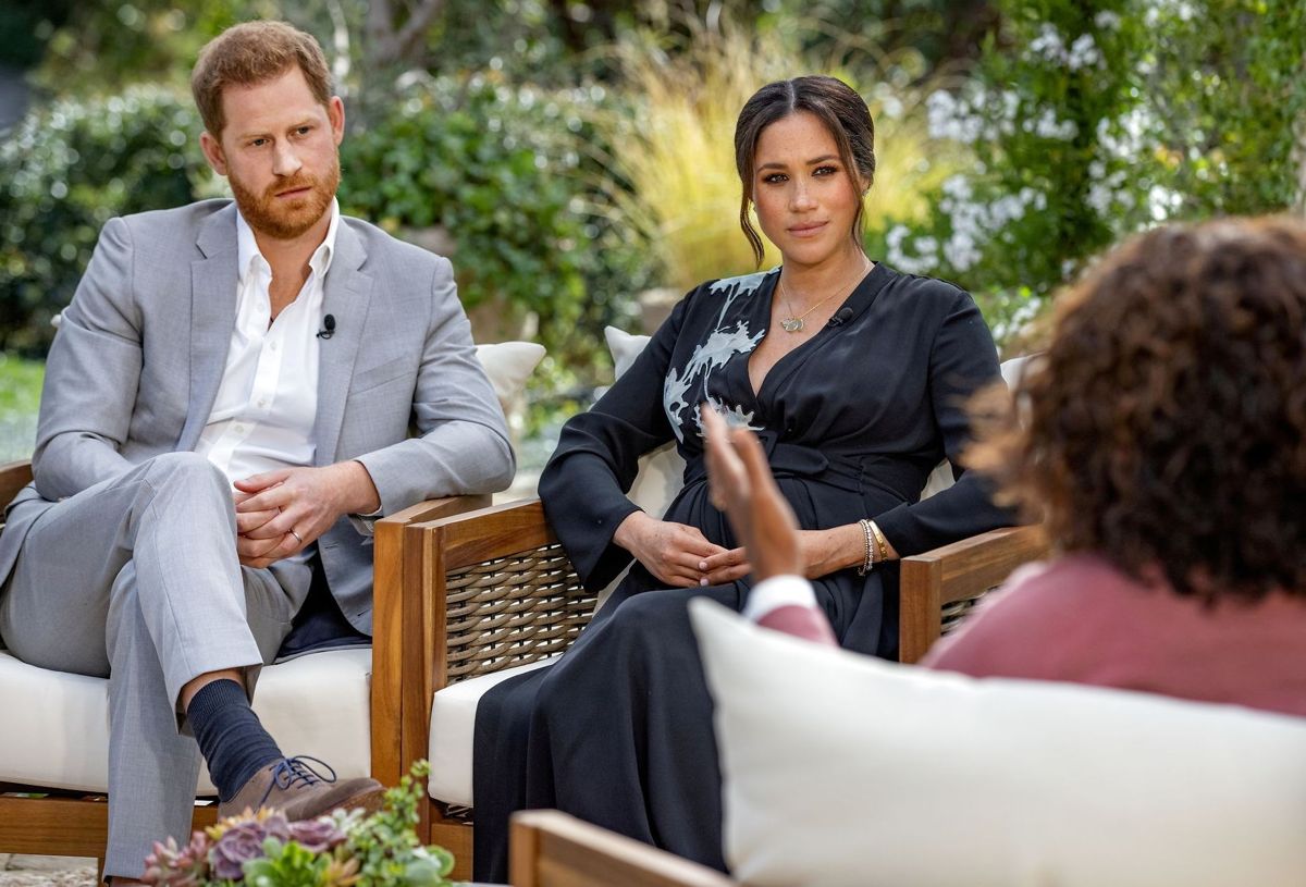 Billedet er er fra Oprah Winfreys famøse interview med Harry og Meghan i marts måned.