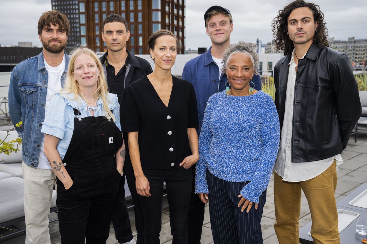 Mathilde Falch udgør sammen med Simon Kvamm, Hjalmer, Maria Bramsen, Katinka Bjerregaard, Alex Vargas og Malte Ebert årets hold i TV 2's uhyre populære musikfortolkningsprogram.