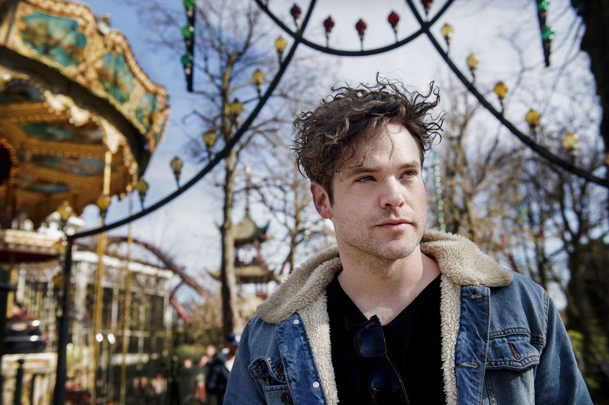 Du kan skråle med på gamle boyband-klassikere som "I Want It That Way" og "Dirty Pop", når Silas Holst drager på turné med "The Boyband" fra december næste år.
